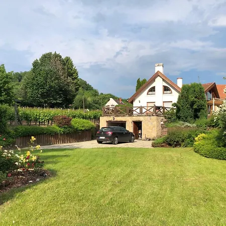 Spacious 3 Bedroom House With Heated Pool *