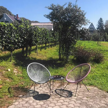 Spacious 3 Bedroom House With Heated Pool *