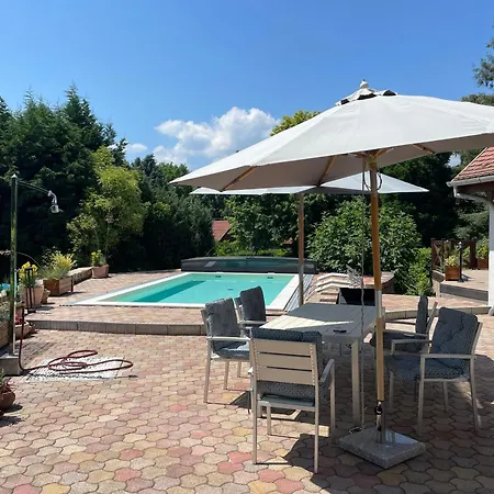 Spacious 3 Bedroom House With Heated Pool Szigliget